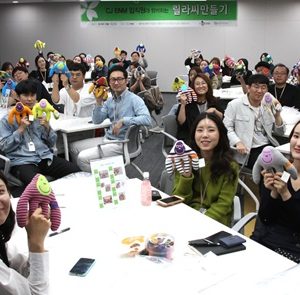 “헌 옷으로 만든 고릴라로 환경 보호하고 소외계층 도와요”