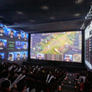 [취재] 스크린X로 맛보는 토요일 밤의 LOL 열기! 2021 월즈 결승전