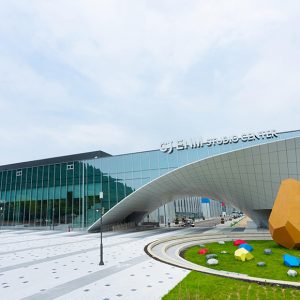 글로벌향 K콘텐츠 제작의 중심지<br>‘CJ ENM 스튜디오 센터’ 베일 벗었다