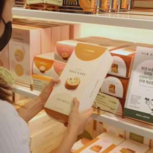 CJ푸드빌 뚜레쥬르, “롤·파운드 케이크에도 플라스틱 빵 칼 OUT”