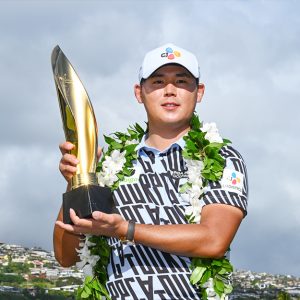 CJ대한통운 김시우, PGA 투어 우승컵 품었다