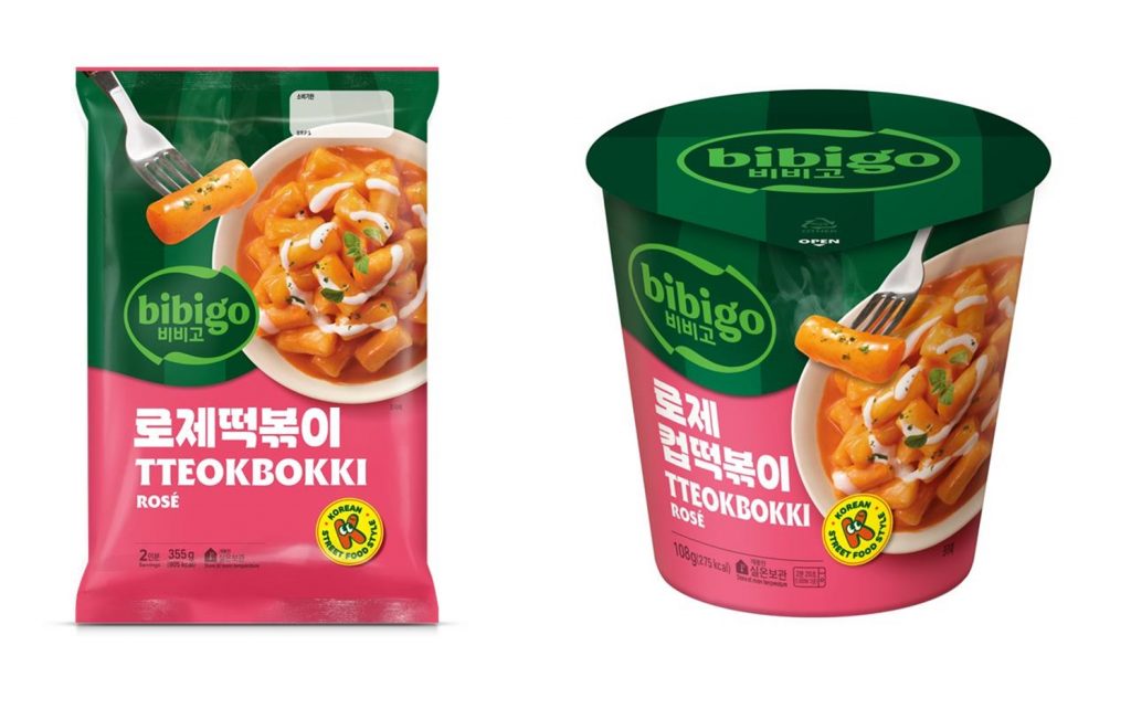  비비고 로제떡볶이 파우치(좌), 컵(우) 제품 이미지. 