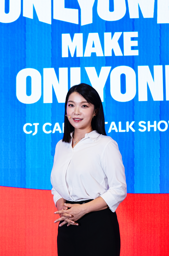 올리브영 MD 직무강연 진행 중인 올리브영의 이수빈 님 모습.