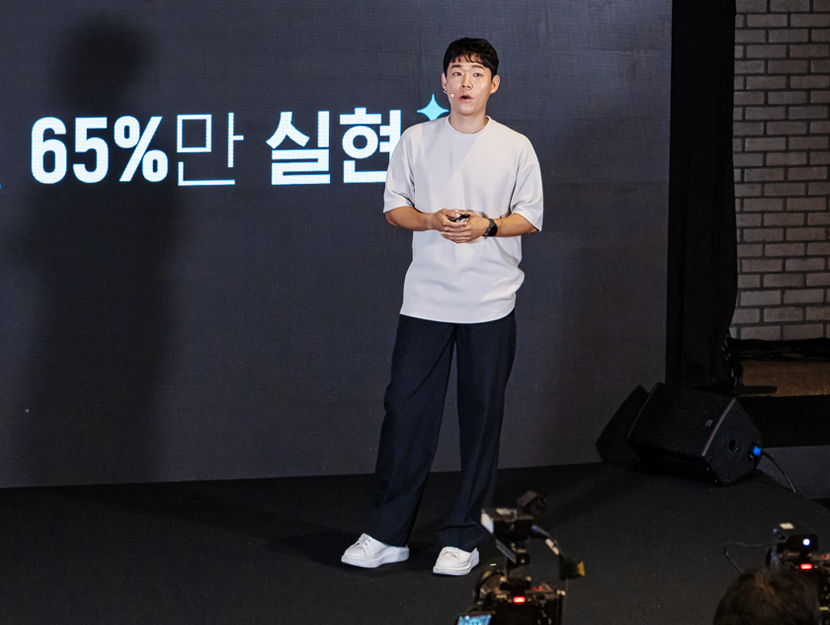 직무 강연 중인 CJ ENM 이우형PD