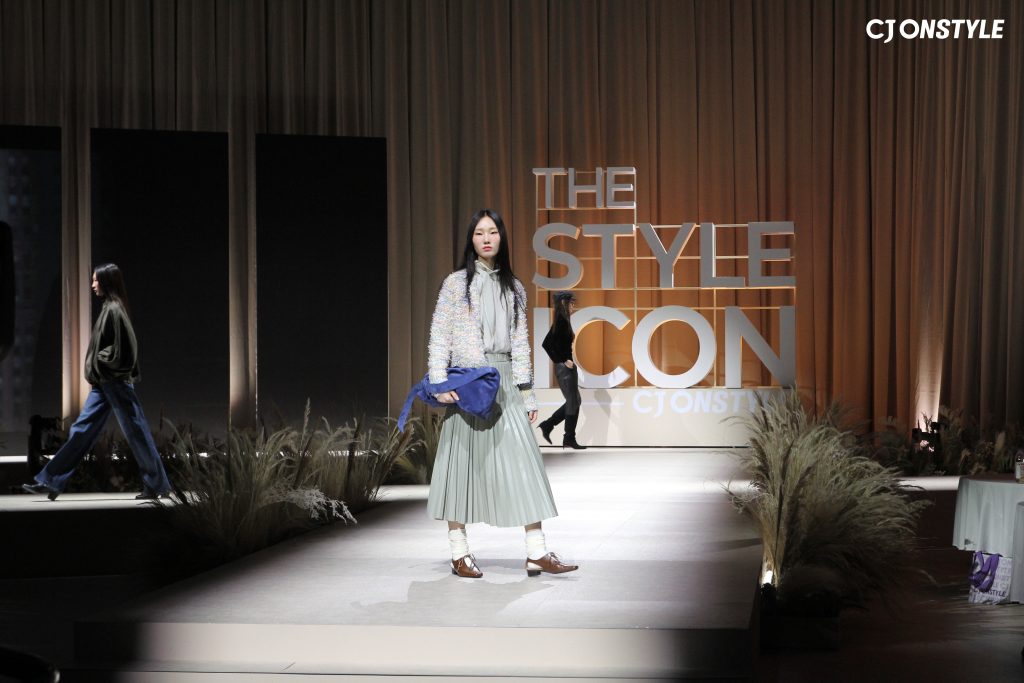 지난달 26일 열린 CJ온스타일 '25FW 패션 스타일쇼: 더 스타일 아이콘' 바니스뉴욕 런웨이쇼