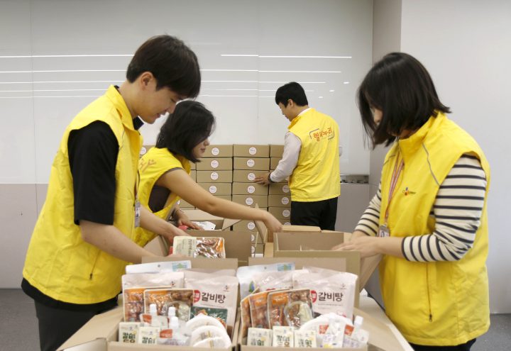 CJ프레시웨이, 추석 맞아 독거 어르신에 ‘효(孝) 선물 꾸러미’ 전달