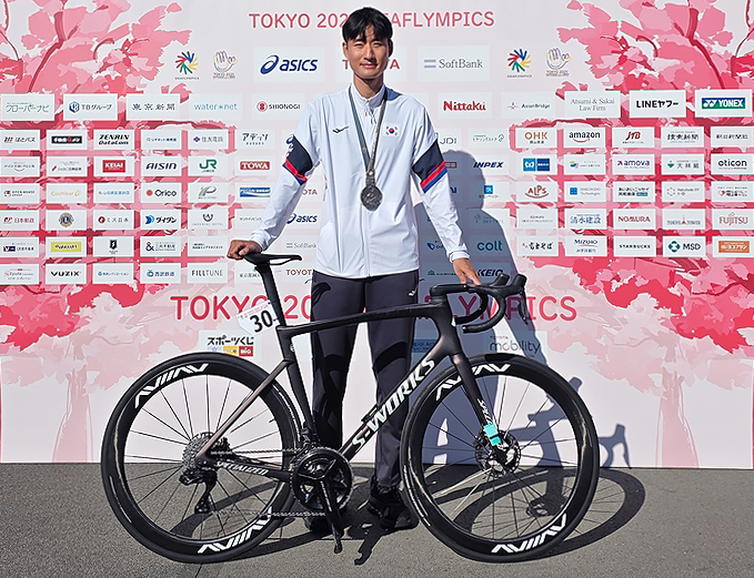 CJ대한통운 고병욱 선수, 데플림픽 사이클 종목2개 메달 획득… 창단 첫 국제무대 빛냈다