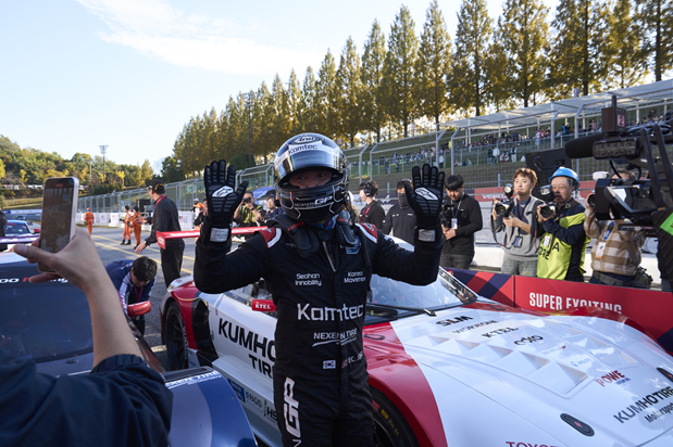 정의철(서한 GP)의 우승 후 카포디움 세레모니