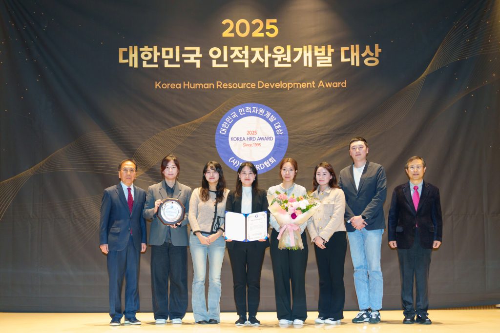 [사진자료] CJ ENM, ‘2025 대한민국 인적자원개발 대상’ 종합대상 수상