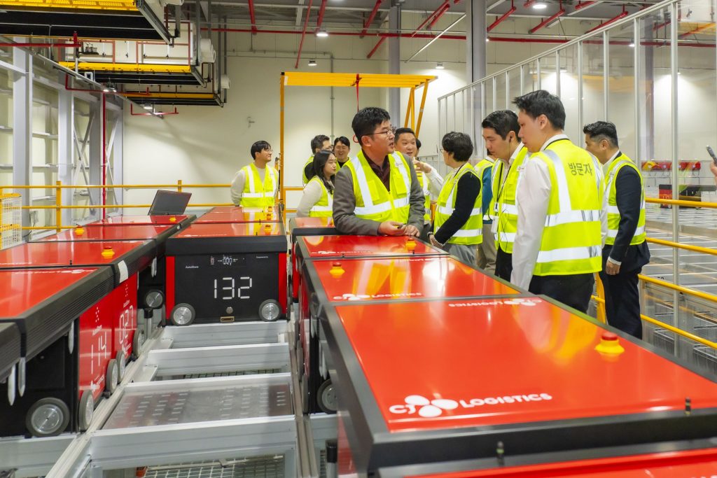 CJ대한통운 첨단 풀필먼트센터 찾은 CP 엑스트라…전방위 물류협력 ‘광폭행보’