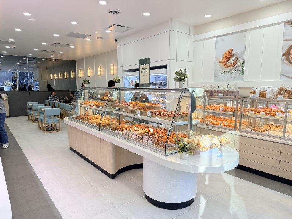 美 뉴욕 맨해튼, 뚜레쥬르 ‘매디슨 스퀘어 파크점’ 직영점 내부 전경.