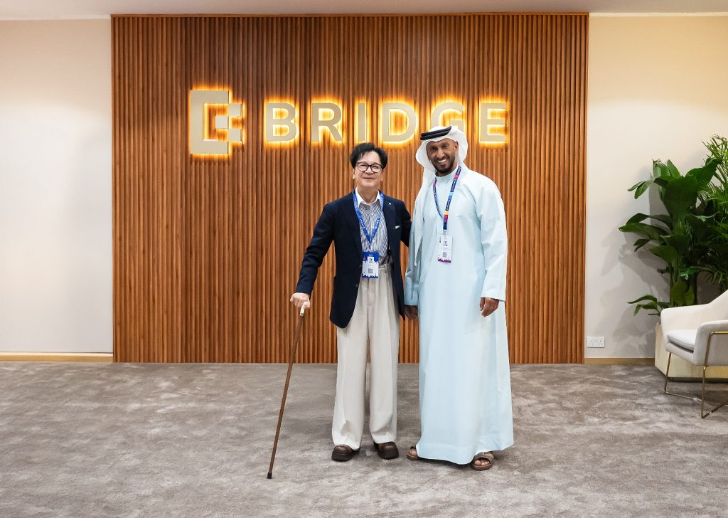 [CJ 사진자료 2] CJ그룹 이재현회장이 압둘라 알 하마드 UAE 국립 미디어 오피스 의장과 만나 사업 전략을 논의했다.