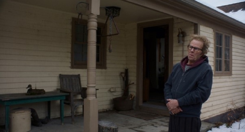 아이들이 갔는지 뒤를 살피는 파더.