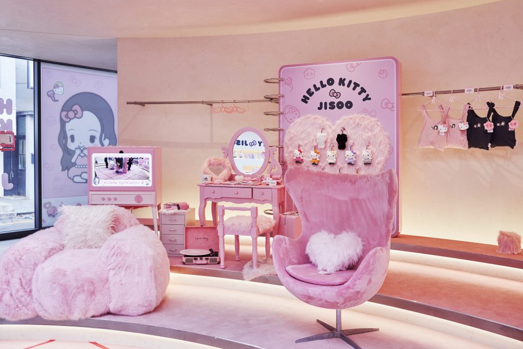 '헬로키티x지수' 팝업스토어 내부.
