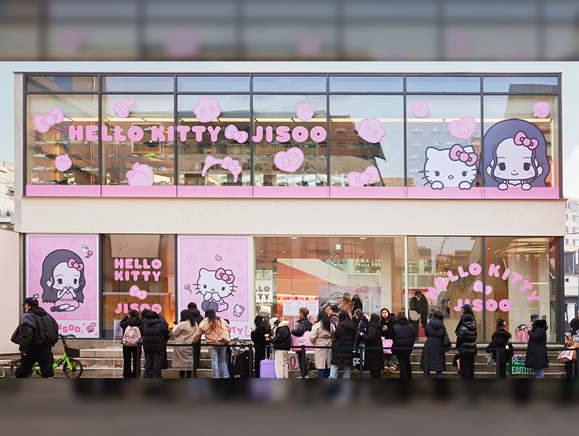 “한겨울에도 5시간 대기” 화제의 ‘헬로키티x지수’ 팝업스토어 현장