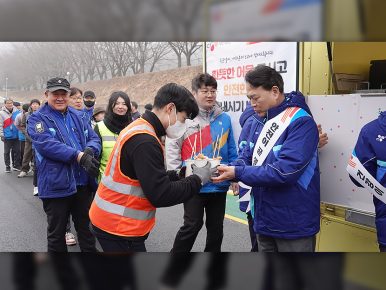 CJ대한통운, 택배 현장 푸드트럭 이벤트… “따뜻한 어묵으로 추위 녹여요”
