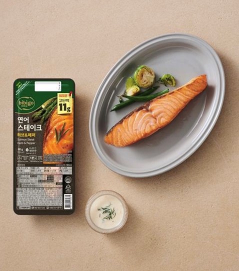 비비고 연어 스테이크 제품 이미지