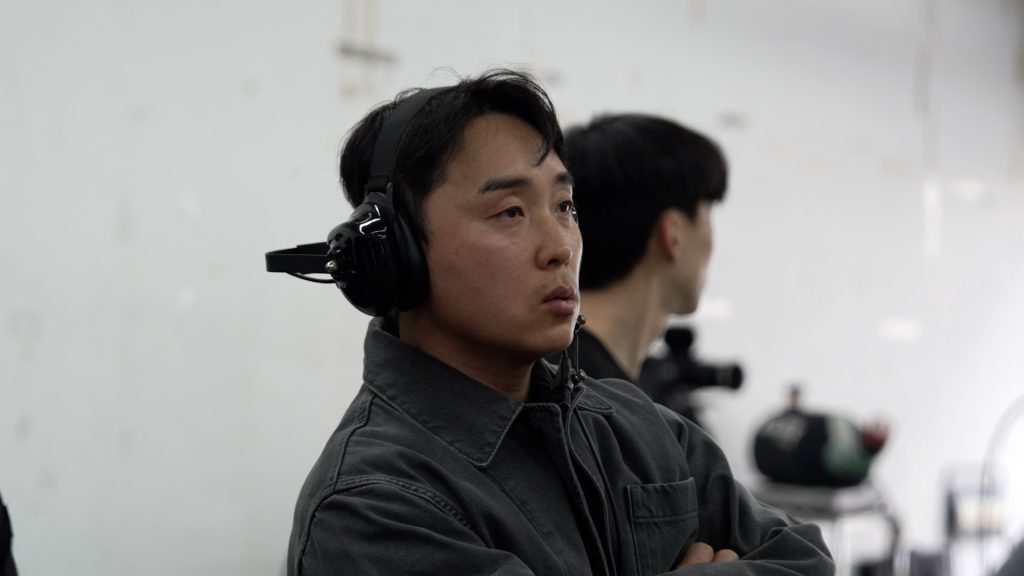 오네 레이싱 정의철 선수 겸 감독이 신규 드라이버 입단 테스트를 모니터링 하고 있다