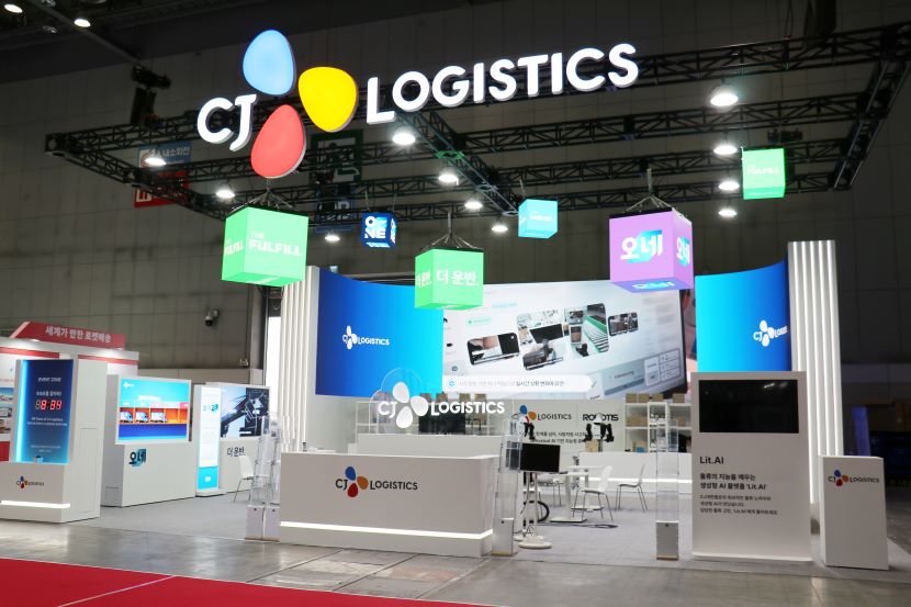 제16회 국제물류산업대전에 참가한 CJ대한통운의 전시 부스 모습