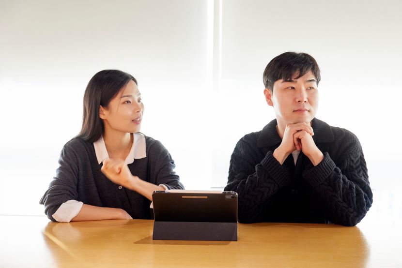  창작 뮤지컬 <여신님이 보고 계셔> 이선영 작곡가(왼쪽)와 한정석 작가(오른쪽).