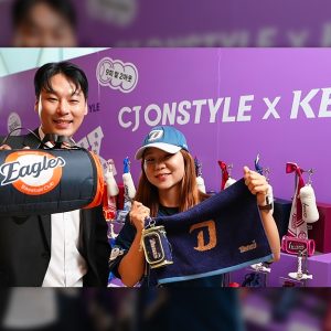 CJ온스타일, KBO 미디어데이 굿즈 부스 ‘성황’… 내달 9일 공식 출시