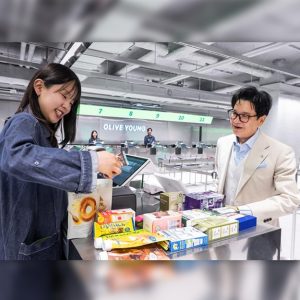 ‘센트럴 명동 타운’ 1호 고객 이재현 회장이 올리브영에서 찾은 글로벌 성공 공식 