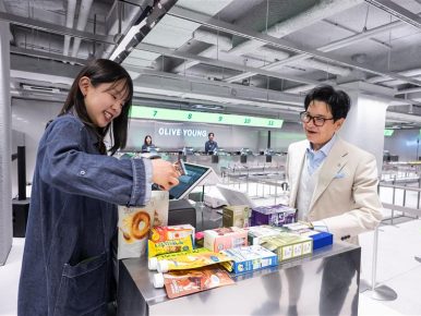 ‘센트럴 명동 타운’ 1호 고객 이재현 회장이 올리브영에서 찾은 글로벌 성공 공식 