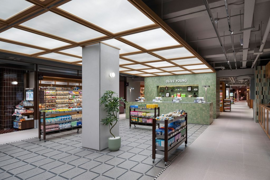 CJ올리브영이 30일 서울 광장시장에 선보인 '올리브영 광장마켓점' 전경