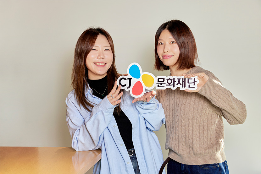 창작뮤지컬 <홍련>의 창작자인 배시현 작가(좌)와 박신애 작곡가(우).