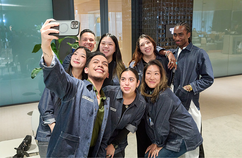 미국 첫 매장을 이끌 현지 매장 SM, ASM들이 한국 연수 프로그램을 마친 뒤 기념 촬영을 하고 있다.