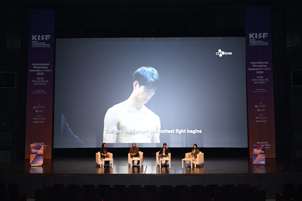 CJ ENM 관계자들이 '2026 국제 스트리밍 서밋' 세션에 ... 벌 경쟁력과 미래 성장 전략에 대해 논의하고 있다. 