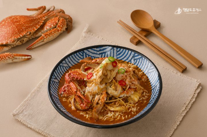 “서해안 여행길에 꼭 맛보세요” CJ프레시웨이, 행담도휴게소 신메뉴 ‘꽃게 라면’ 출시
