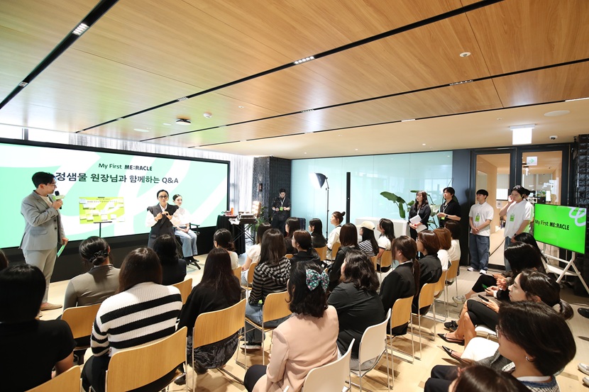 Q&A 세션을 진행 중인 정샘물 원장