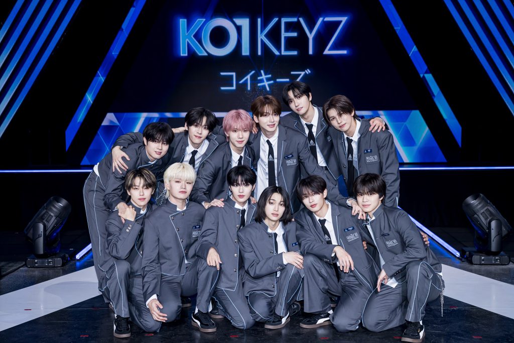 12인조 글로벌 보이그룹 ‘KO1KEYZ(코이키즈)’ 단체 사진