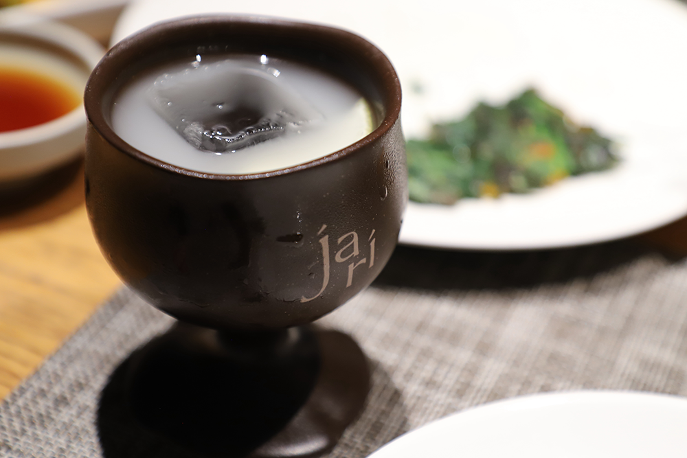 Appetizer : 산나물 화전과 ‘자리 마카오’ 칵테일