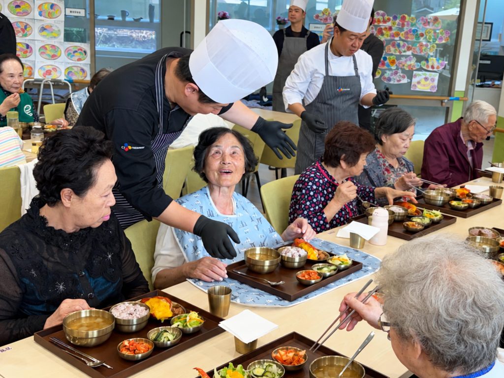 노인의 날 맞이 식문화 나눔 활동 현장
